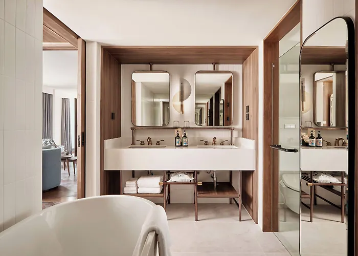Public House Bangkok, A Member Of Design