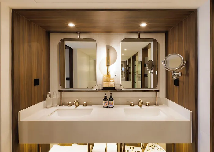 Public House Bangkok, A Member Of Design